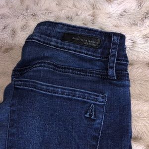 Cropped jeans with raw hems